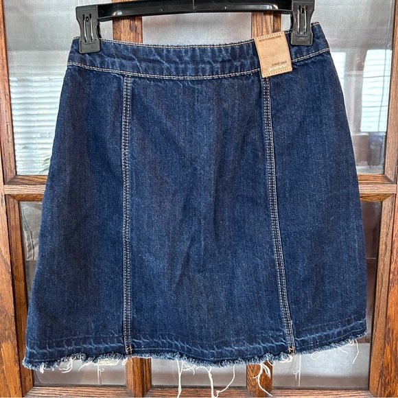 Stradivarius EUC Denim Skirt Size 4 raw hem - Picture 5 of 8